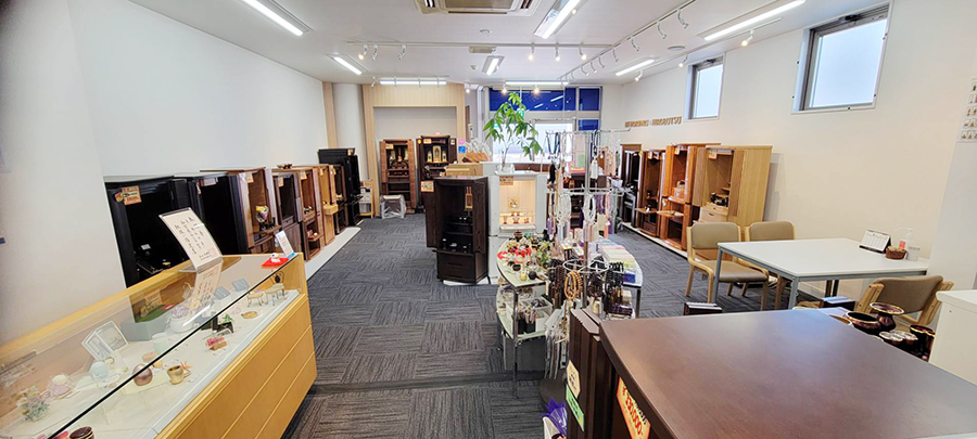 お仏壇とお墓の広仏広島店では骨壺も販売中